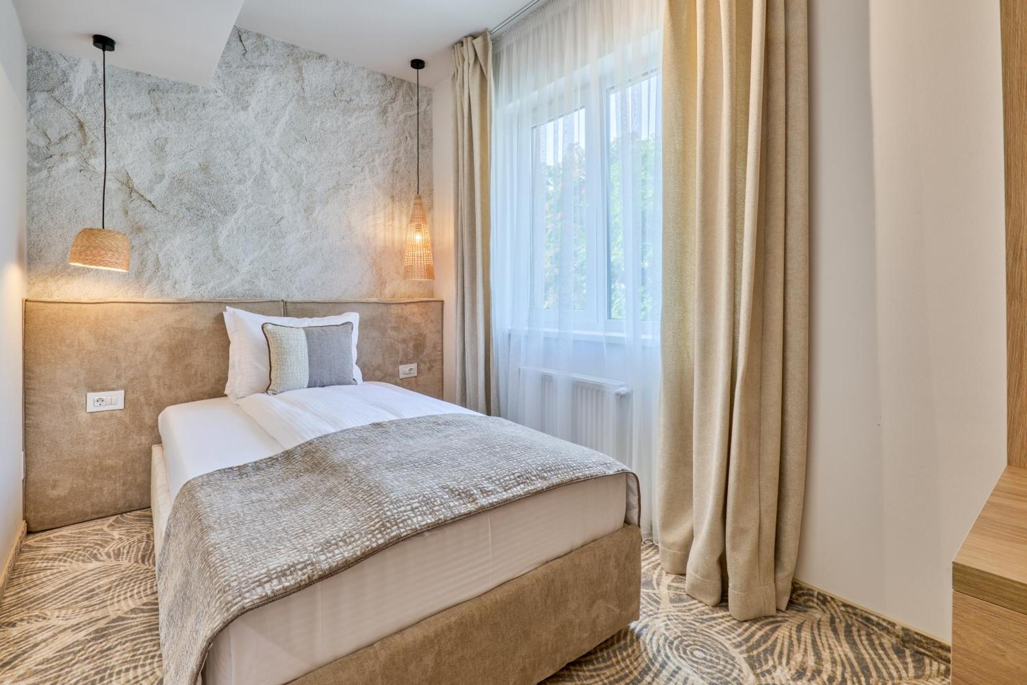 Hotel Serenity Temesvár Kültér fotó