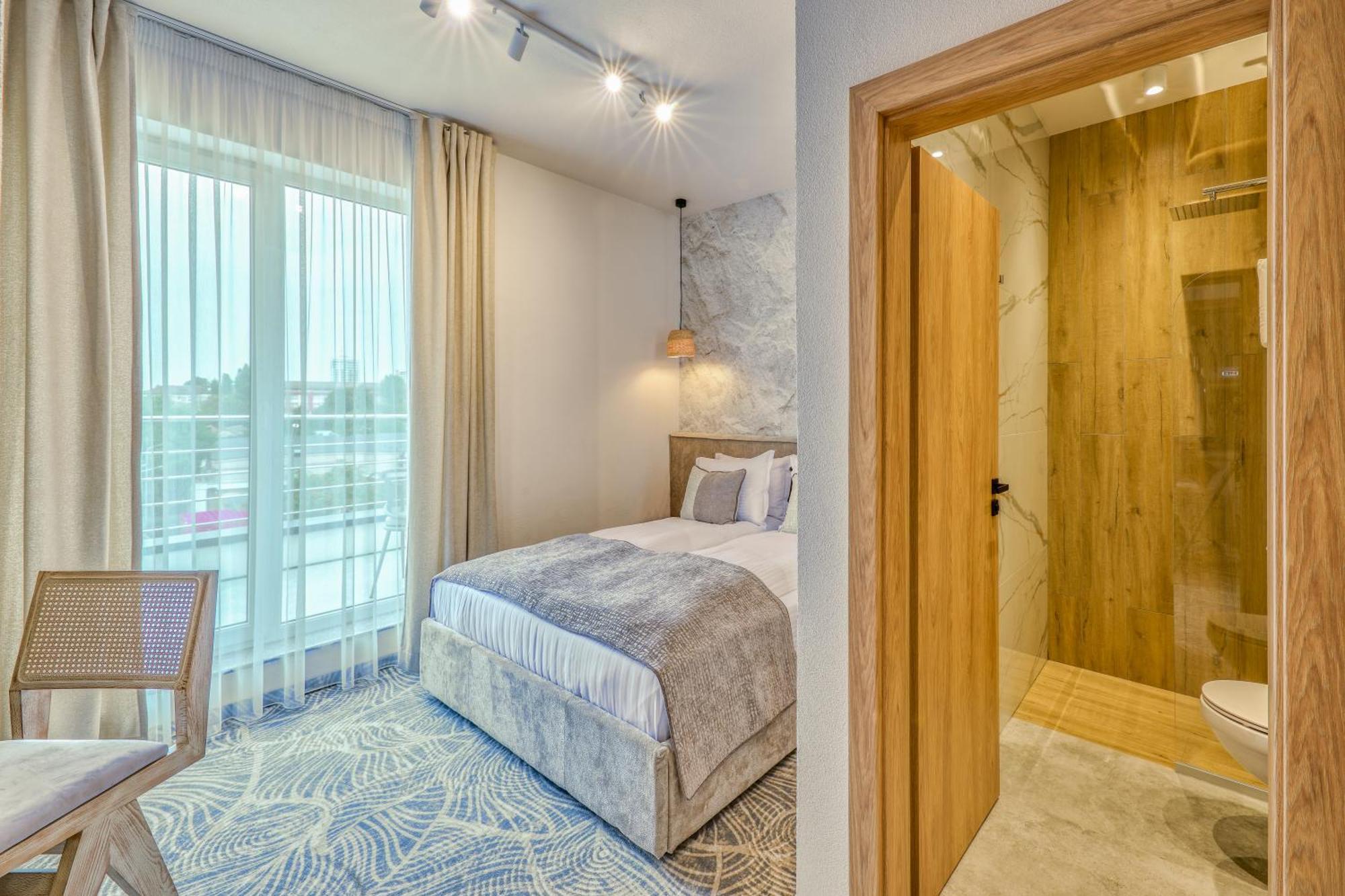 Hotel Serenity Temesvár Kültér fotó