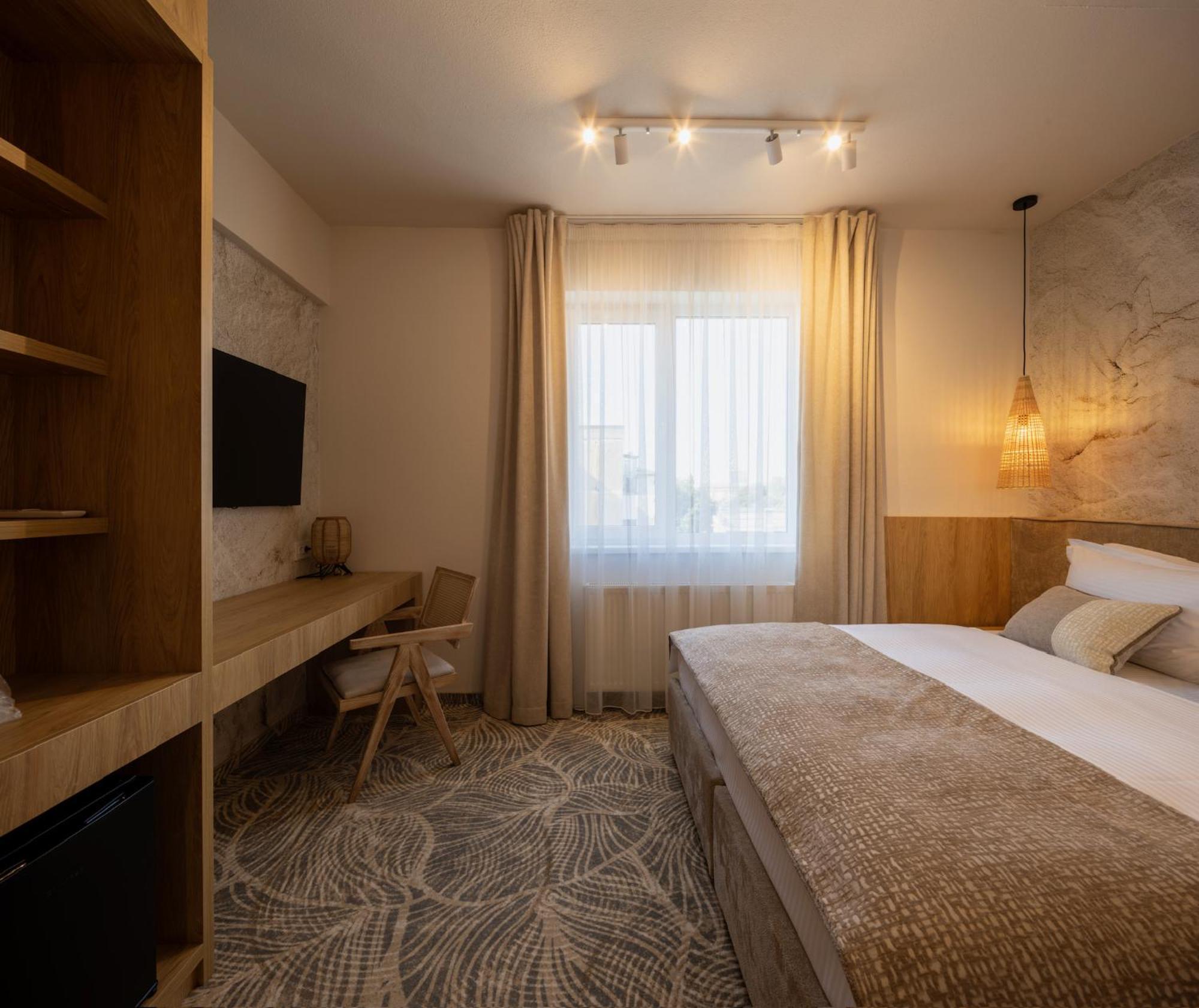 Hotel Serenity Temesvár Kültér fotó